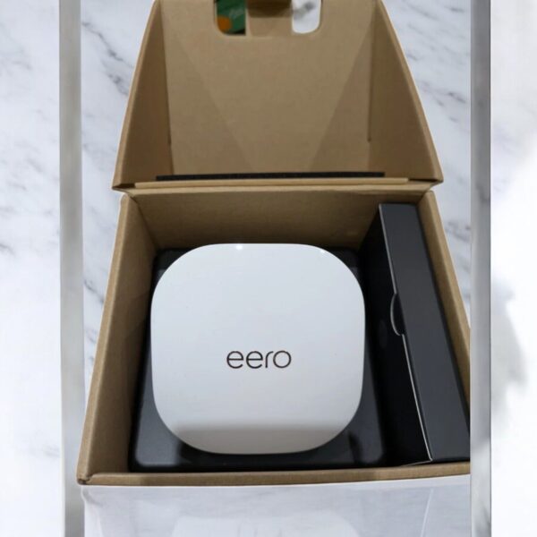 Eero 6 Dual Band Mesh Wi-Fi 6 Smart Home Hub